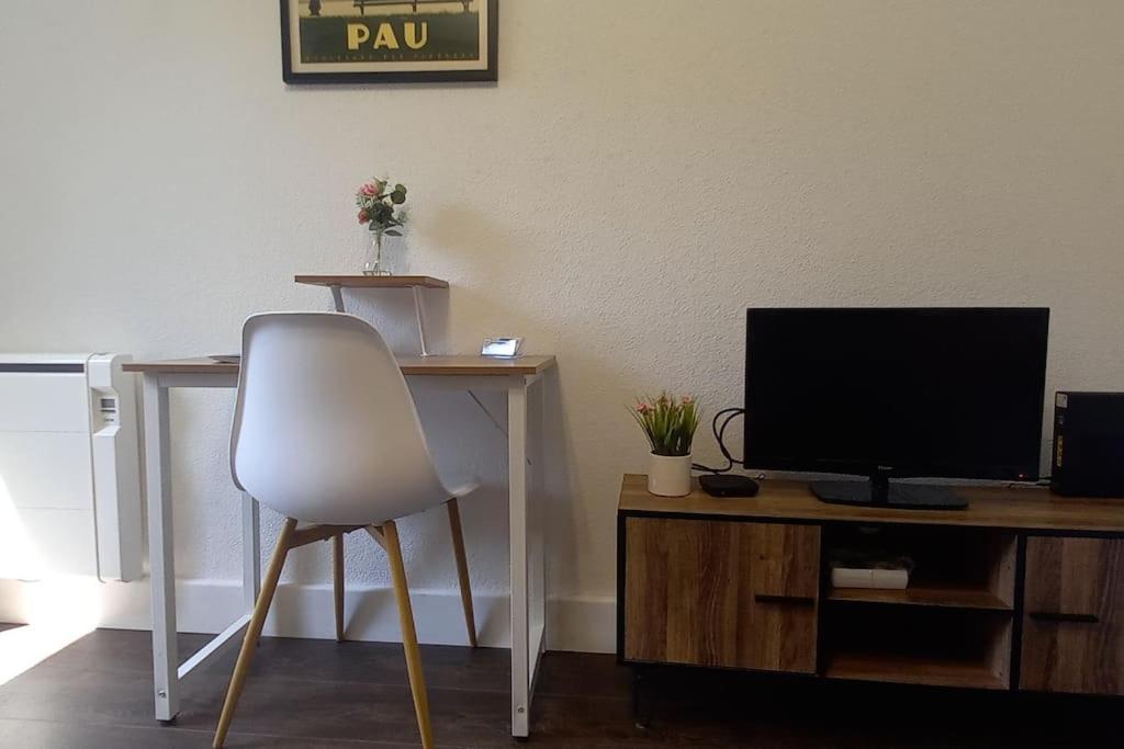 Appartement L'Etoile Paloise -Terrasse &Wifi &Parking &Piscine à Pau Extérieur photo